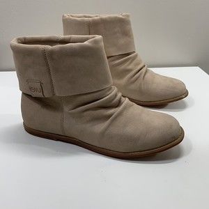 EMU soft tan sheepskin ankle boots size 9